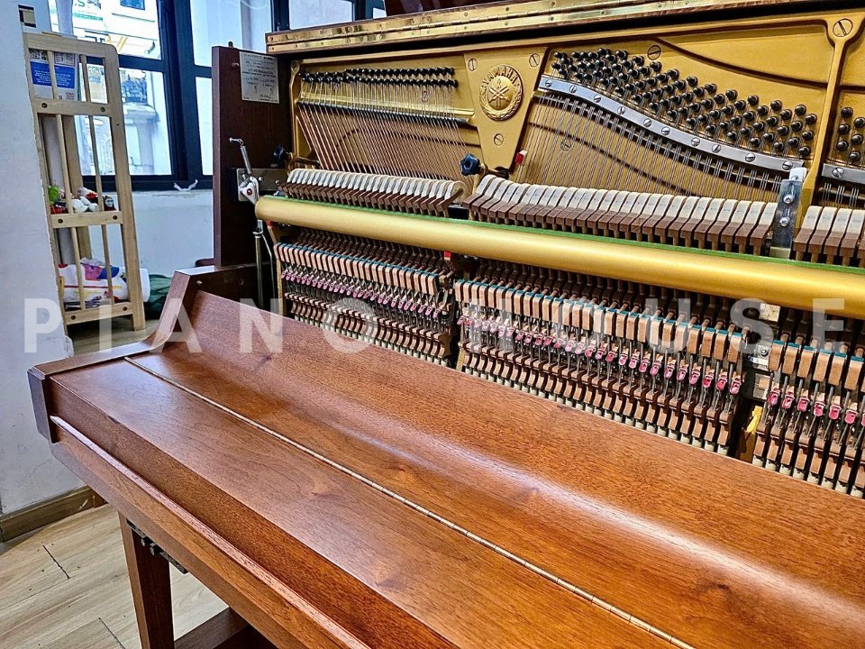 Cận cảnh YAMAHA W102 Silent tại Piano House